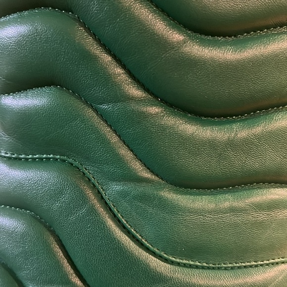 I am Jennifer Le tall puffy Kelly green boots full side zipper. Size 43 - Picture 4 of 14